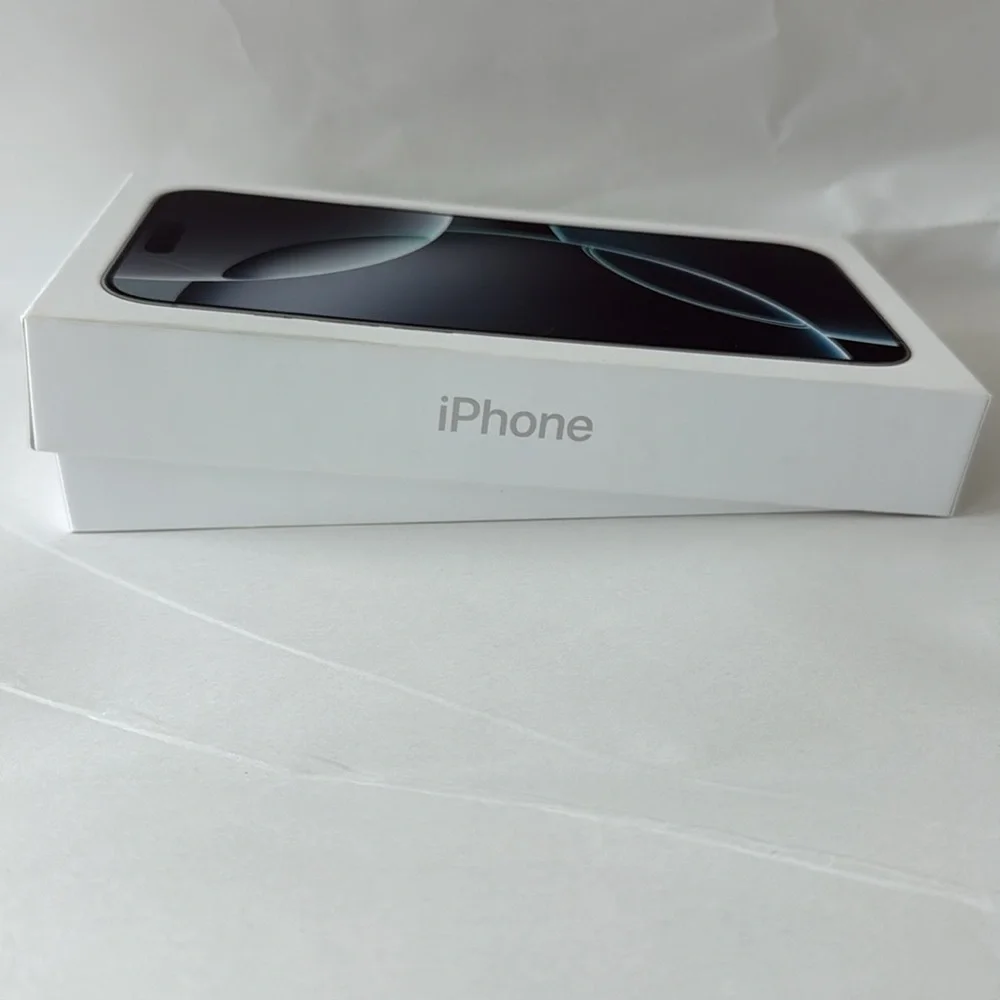 Apple iPhone 16 Pro Max BOX and Apple gift bag.